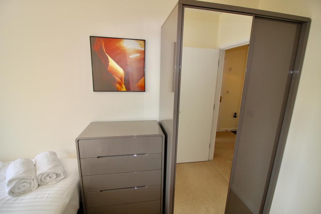 Amberblue@Epsom Apartman Kültér fotó
