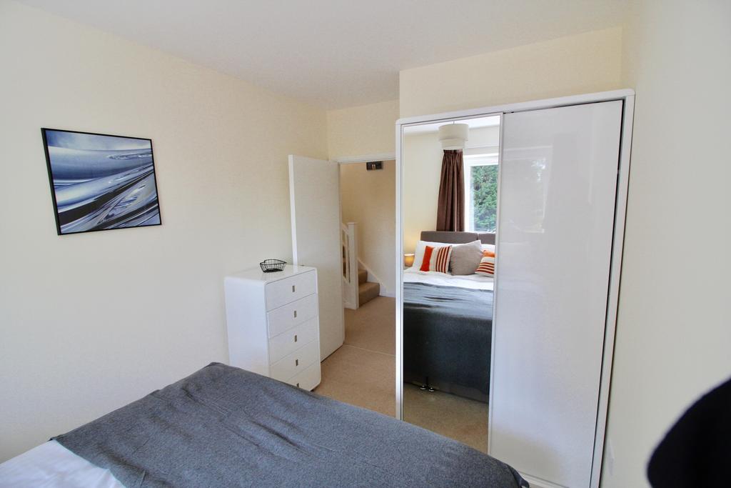 Amberblue@Epsom Apartman Kültér fotó