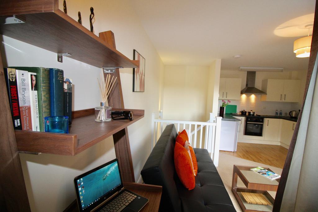 Amberblue@Epsom Apartman Kültér fotó
