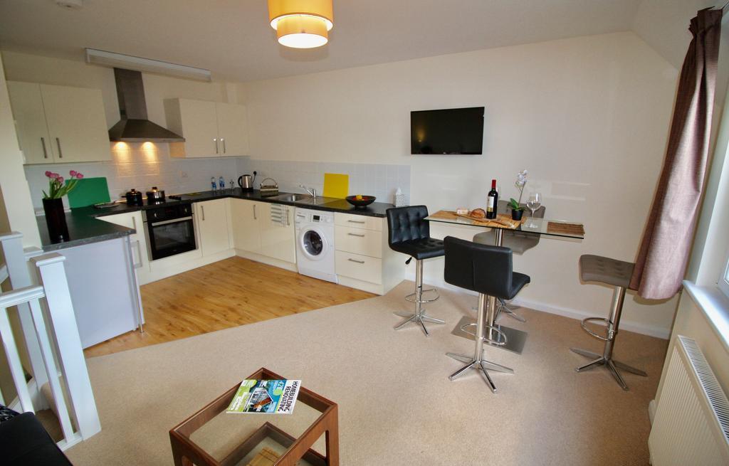 Amberblue@Epsom Apartman Kültér fotó