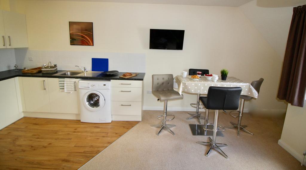 Amberblue@Epsom Apartman Kültér fotó