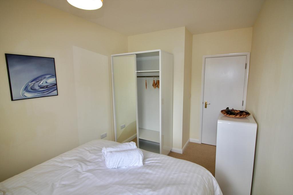 Amberblue@Epsom Apartman Kültér fotó