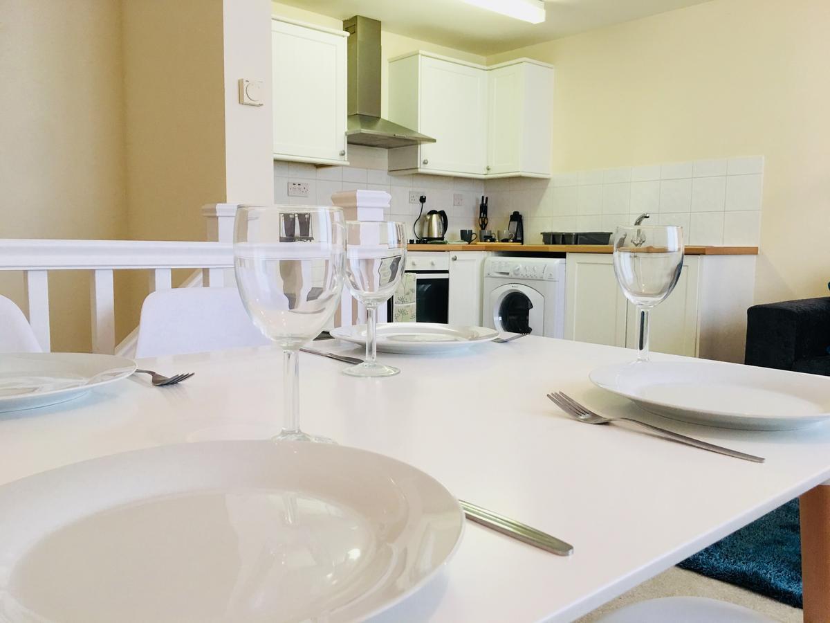 Amberblue@Epsom Apartman Kültér fotó