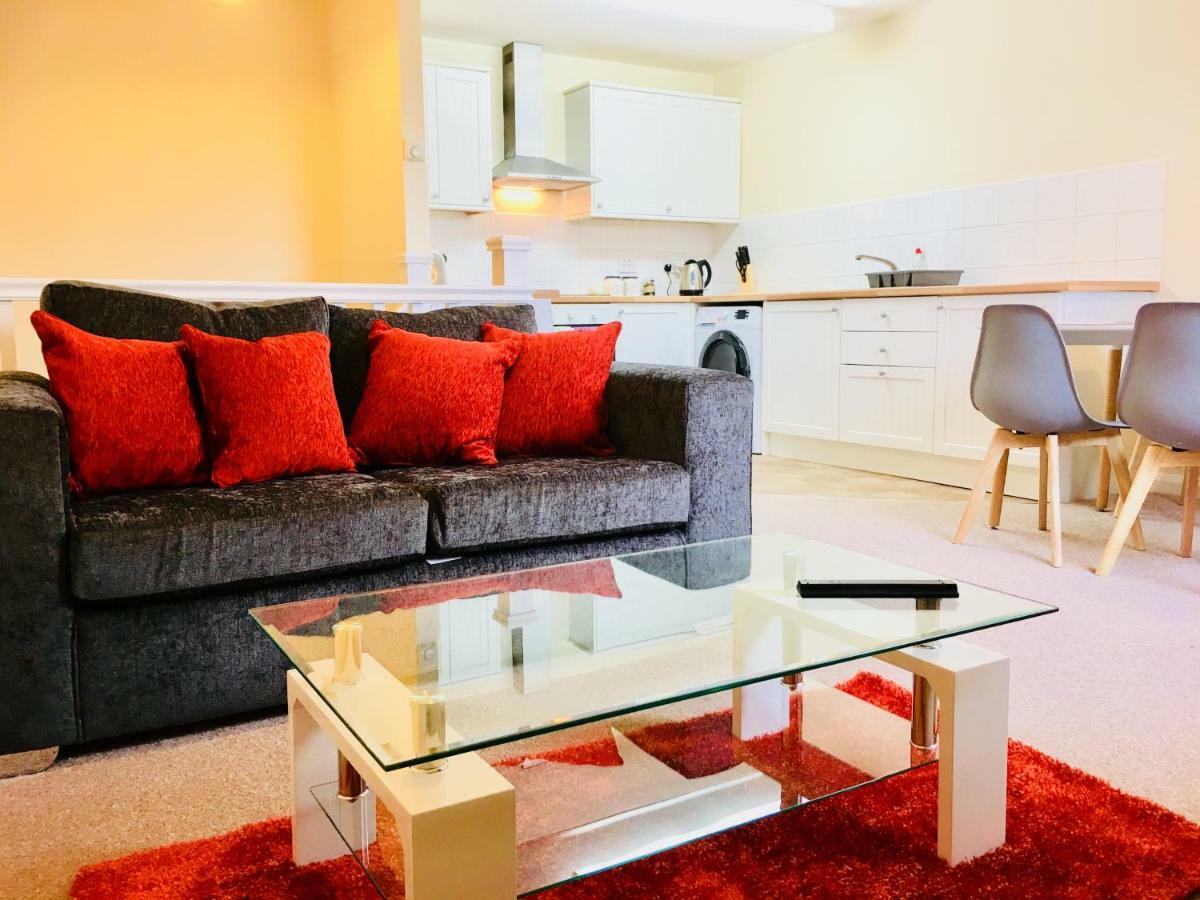 Amberblue@Epsom Apartman Kültér fotó